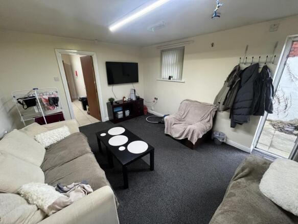 3 bed Terraced to rent Image 5