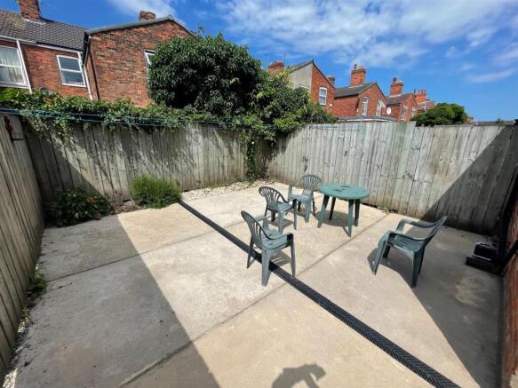 2 bed House Share to rent Image 4