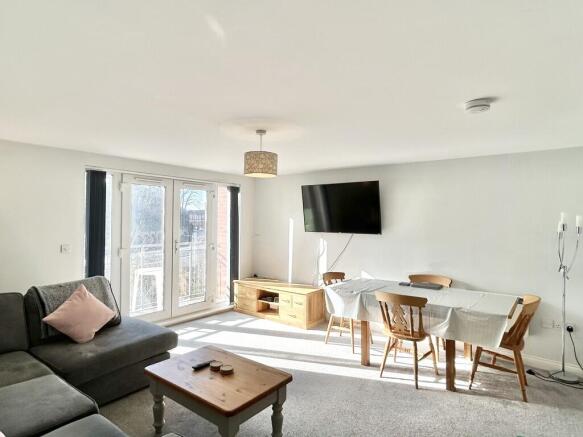 Living / Dining R...