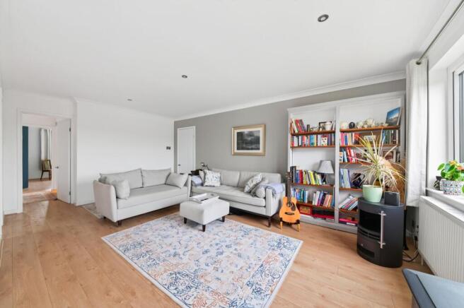 OPEN-PLAN LIVING DINING ROOM
