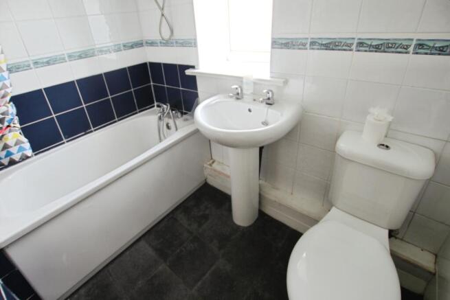 2 bed Terraced to rent Image 9