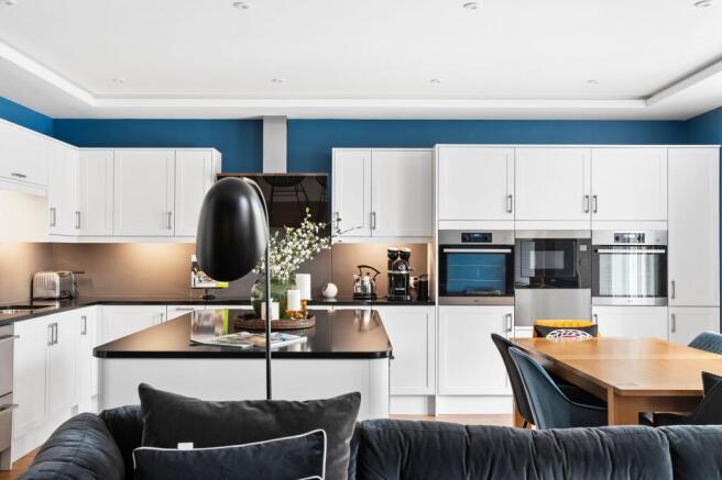 3 bed Flat for sale Image 9