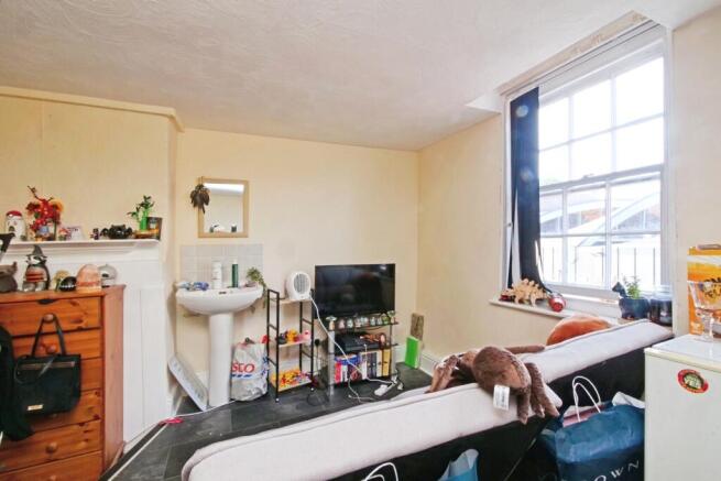4 bed Terraced for sale Image 12