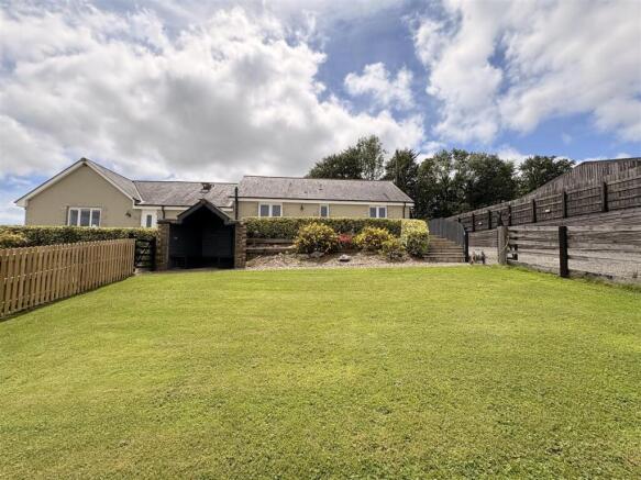 Rear view of property.jpeg