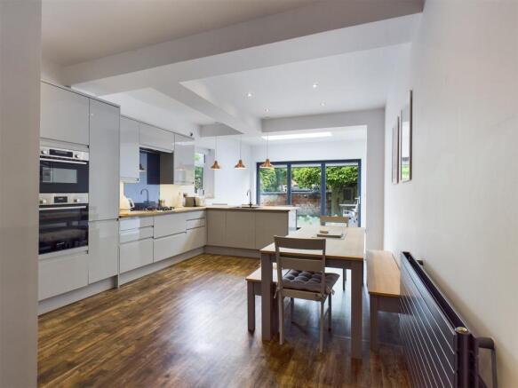 Kitchen/Dining Area