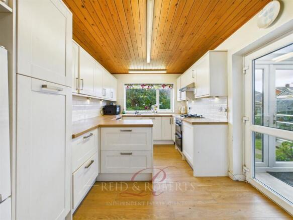 CAM03999G0-PR0200-STILL006.jpg