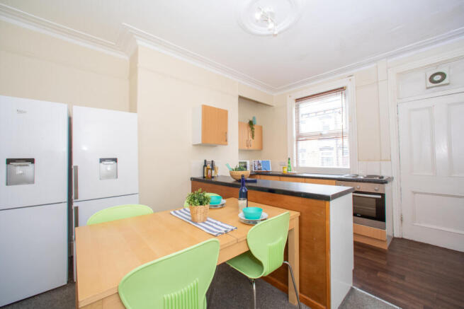 5 bed Terraced to rent Image 5