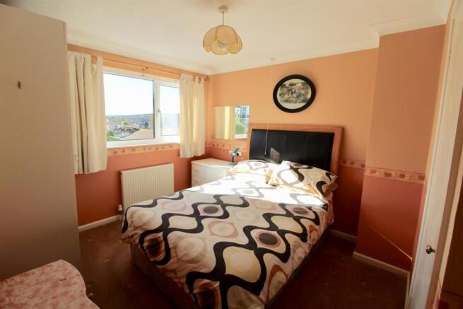 Bed 1.jpg