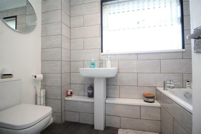 bathroom 1.jpg