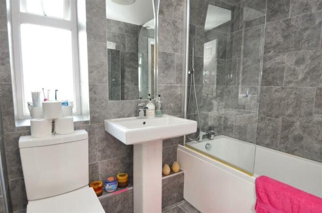 FAMILY BATHROOM