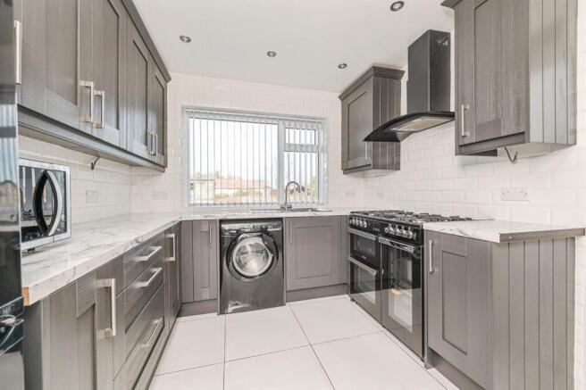 3 bed Semi-Detached for sale Image 4