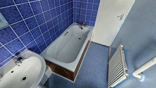 2 bed Apartment to rent Image 4
