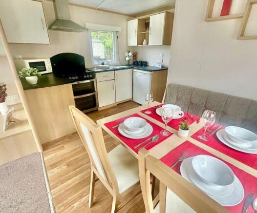 Carnaby Accolade Dining Kitchen Area At Hoburne Ba