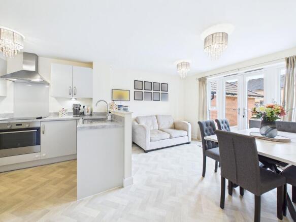4 bed Semi-Detached for sale Image 5