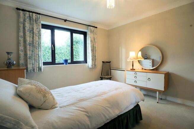 Bedroom 1 (2).jpg