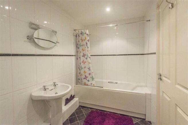 En-suite Bathroom/W.
