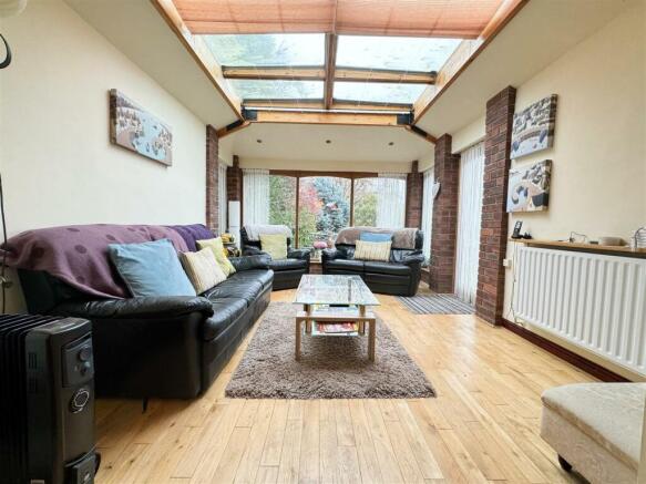 GARDEN ROOM