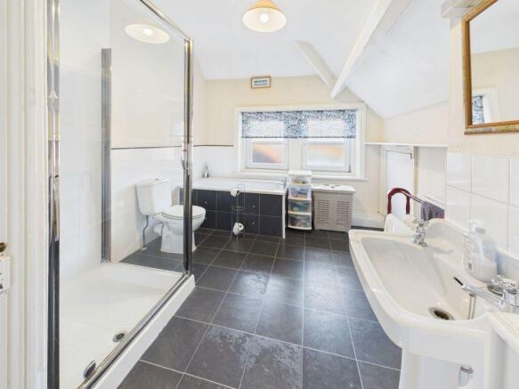 7 bed Semi-Detached for sale Image 10