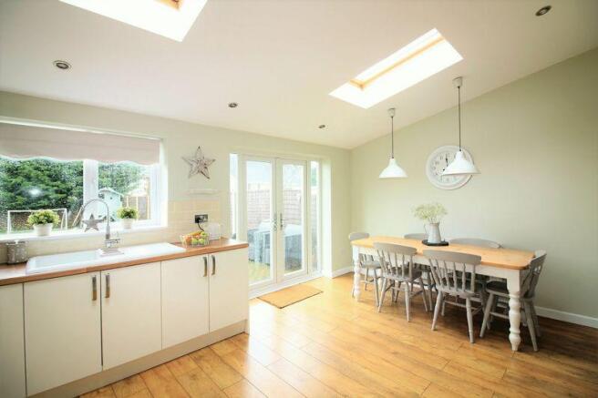 Kitchen / Dini...