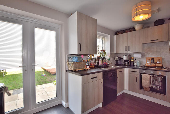 3 bed Semi-Detached to rent Image 5