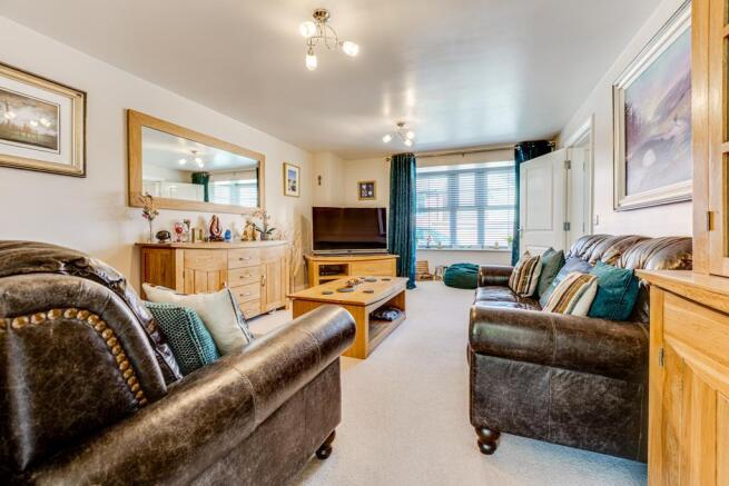 43 Donnington Road, Burton Latimer-16.jpg