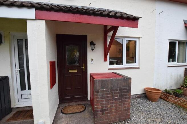 Covered entrance porch
