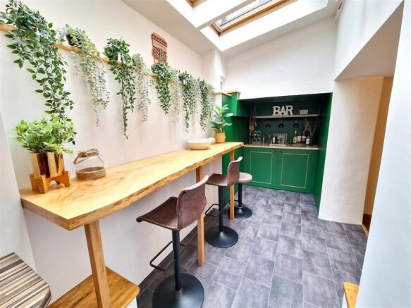 Breakfast room 3.jpg