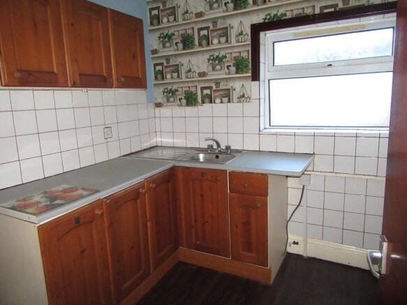 4 bed Apartment to rent Image 4