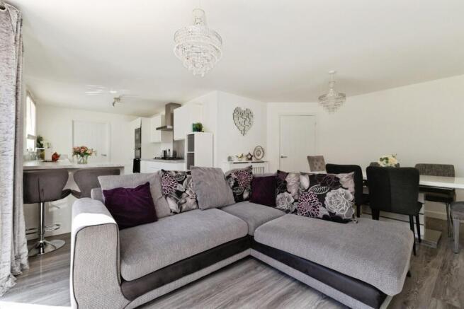 5 bed Detached for sale Image 4