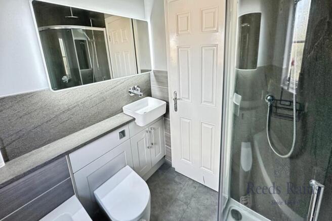 4 bed Detached for sale Image 9