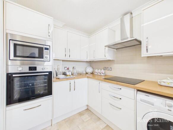 2 bed Apartment for sale Image 12