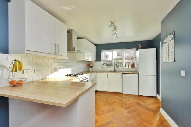 4 bed Detached for sale Image 6