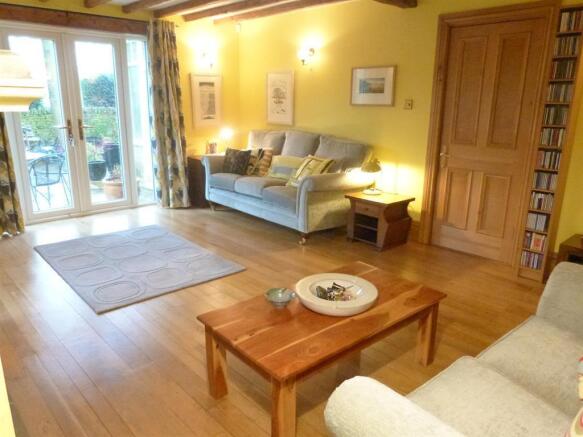 LIVING ROOM IMAGE TWO