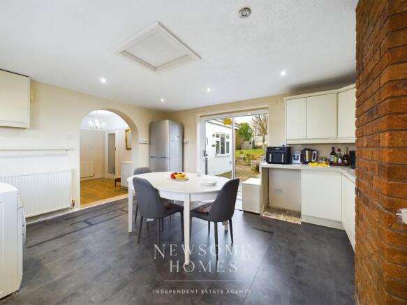 Kitchen/ Dining Room