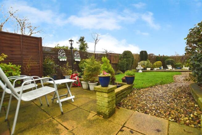 6d147f82-garden 20patio 20sea.JPG