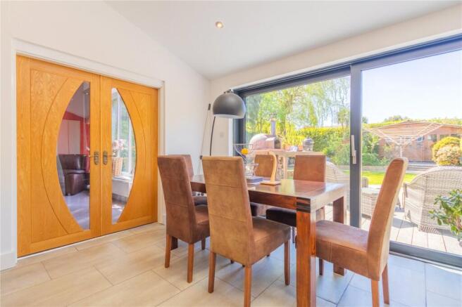5 bed Detached for sale Image 9
