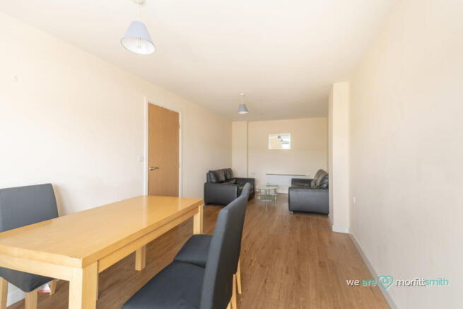 2 bed Apartment to rent Image 4