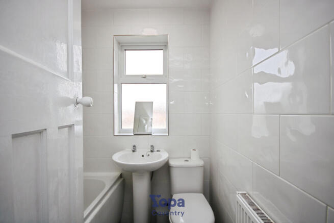 34336535-Family 20Bathroom.JPG