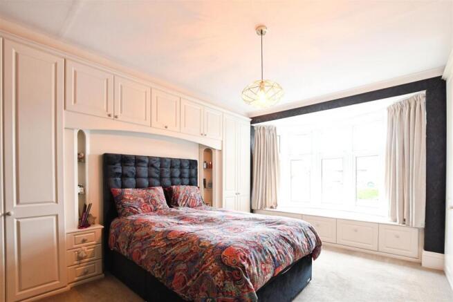 5 bed Semi-Detached for sale Image 4
