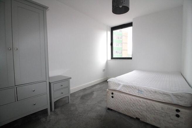 2 bed Apartment to rent Image 4