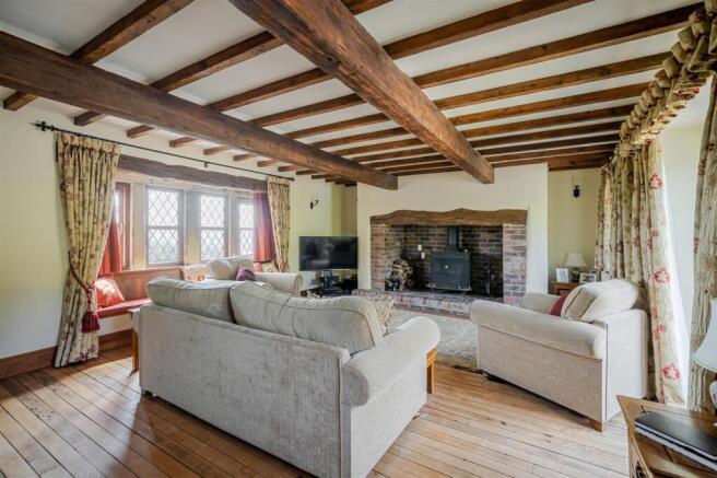 5 bed Detached for sale Image 7