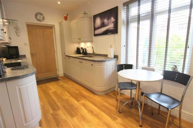KITCHEN/BREAKFAST RO