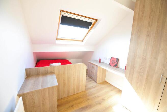 6 bed House to rent Image 9