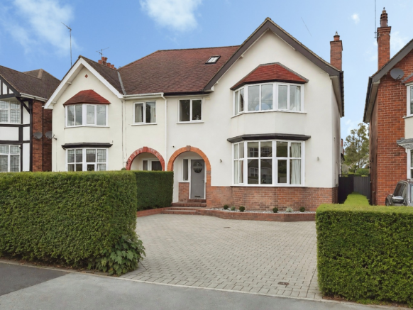 5 bed Semi-Detached for sale Image 4