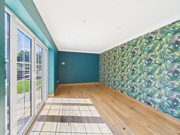 5 bed Detached for sale Image 11