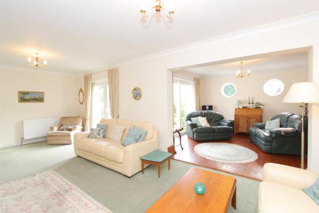 Lounge/Sitting Room