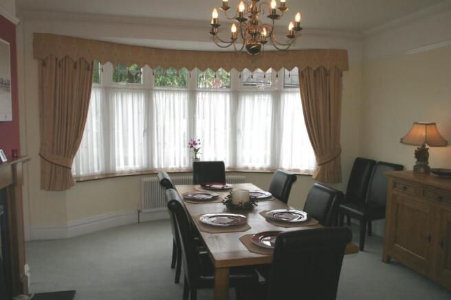 Dining room pic 1