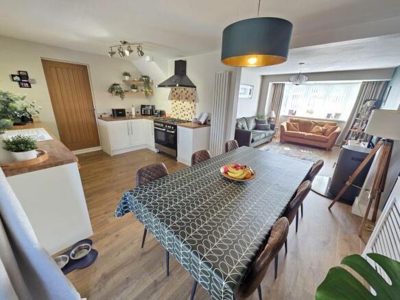 Kitchen/Dining Room