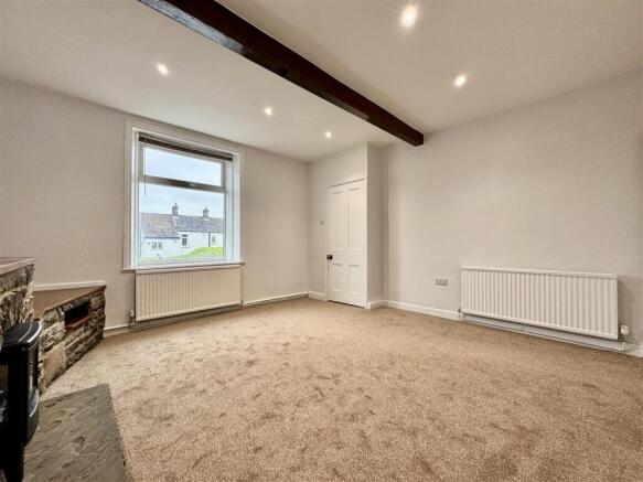 2 bed End of Terrace to rent Image 5