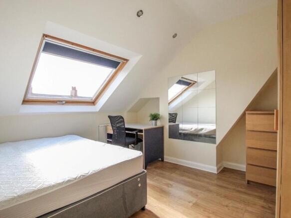 Bed1.jpg